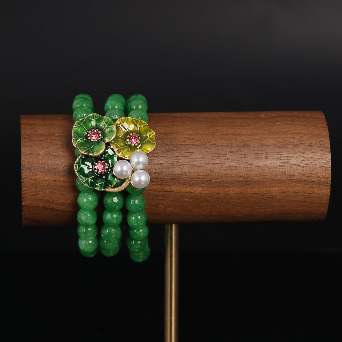Pre-loved vintage, high-end temperament, versatile, fashionable, niche design, retro style, natural greenstone lotus leaf bracelet
