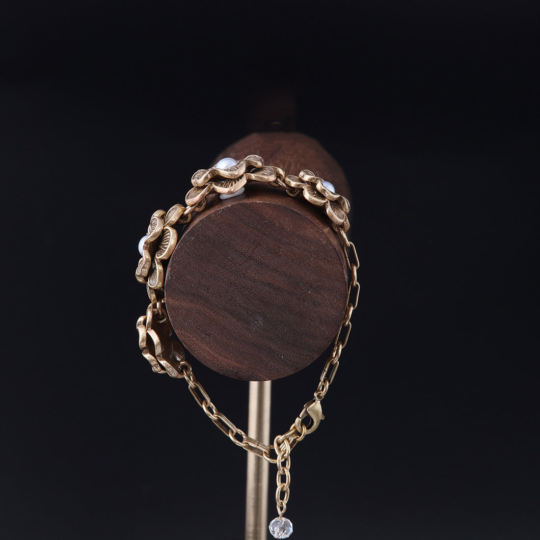 Medieval vintage temperament, sense of luxury, exquisite vintage jewelry, golden camellia, glass beads, bracelet women